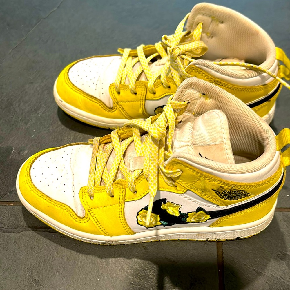 Youth Air Jordan Mid GS Dynamic Yellow WORN